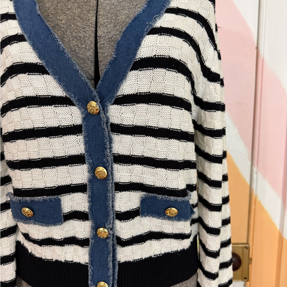 Laundry by Shelli Segal Striped Crop Cardigan Denim Trim Gold Crest Buttons~M ๐๐ - Picture 4 of 9
